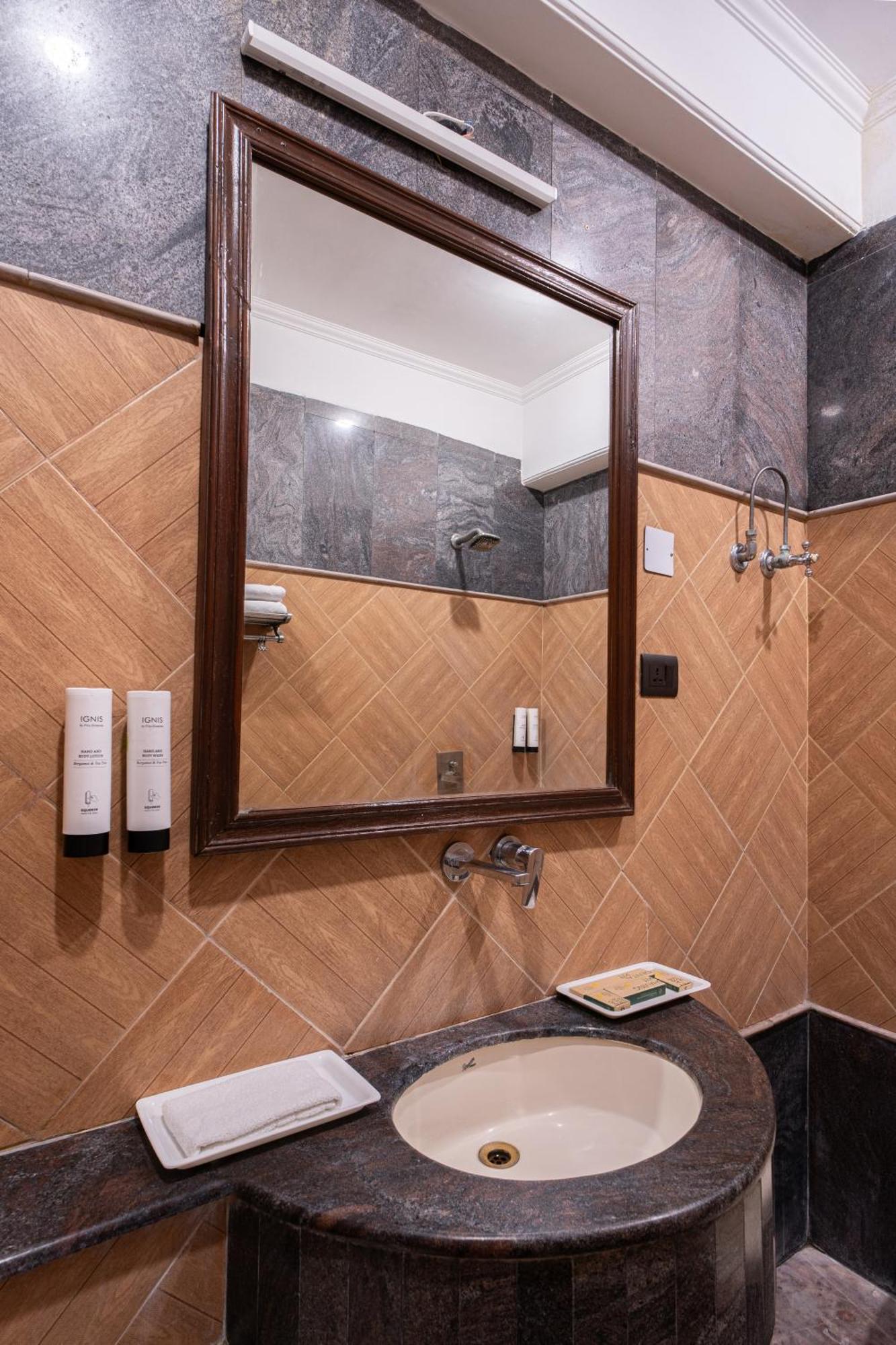 דלהי Hotel Sunstar Grand מראה חיצוני תמונה