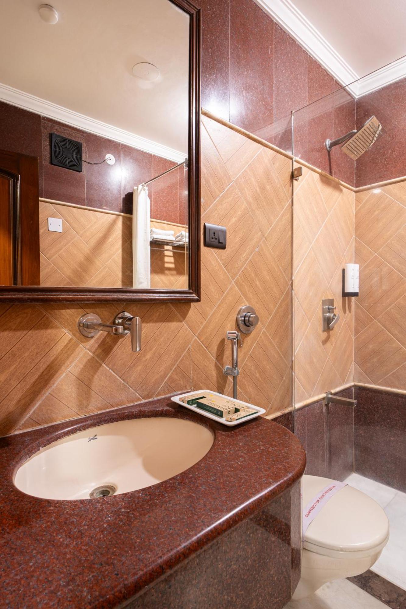 דלהי Hotel Sunstar Grand מראה חיצוני תמונה