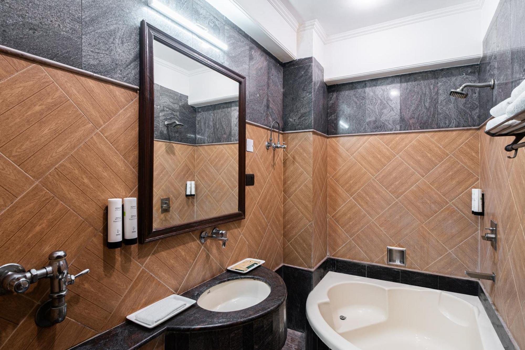 דלהי Hotel Sunstar Grand מראה חיצוני תמונה