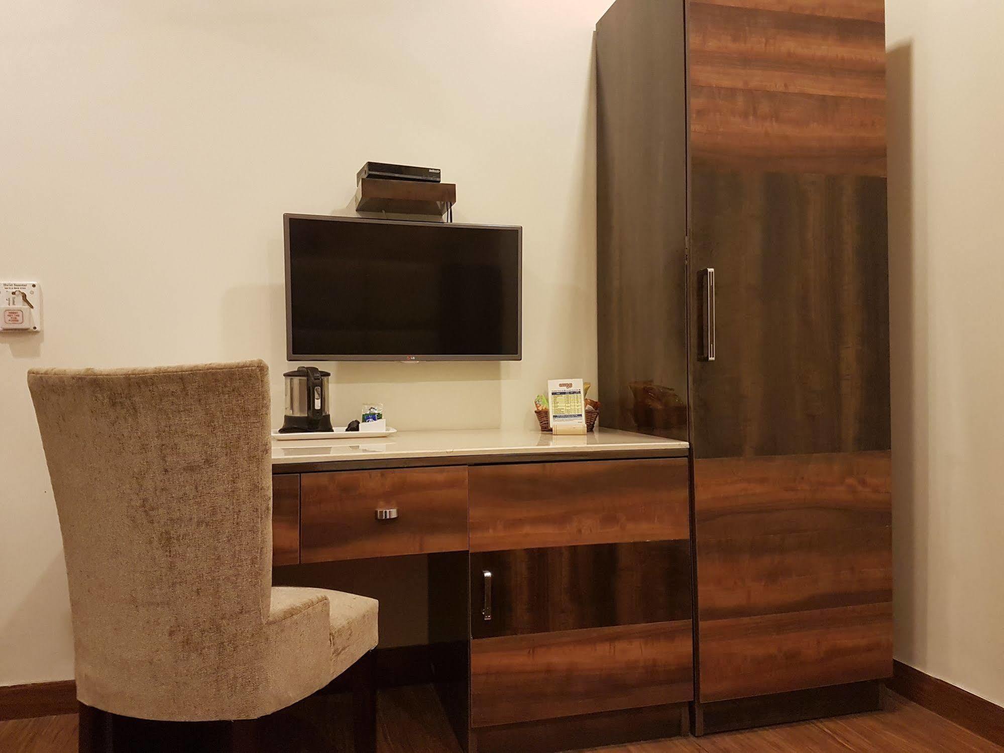 דלהי Hotel Sunstar Grand מראה חיצוני תמונה