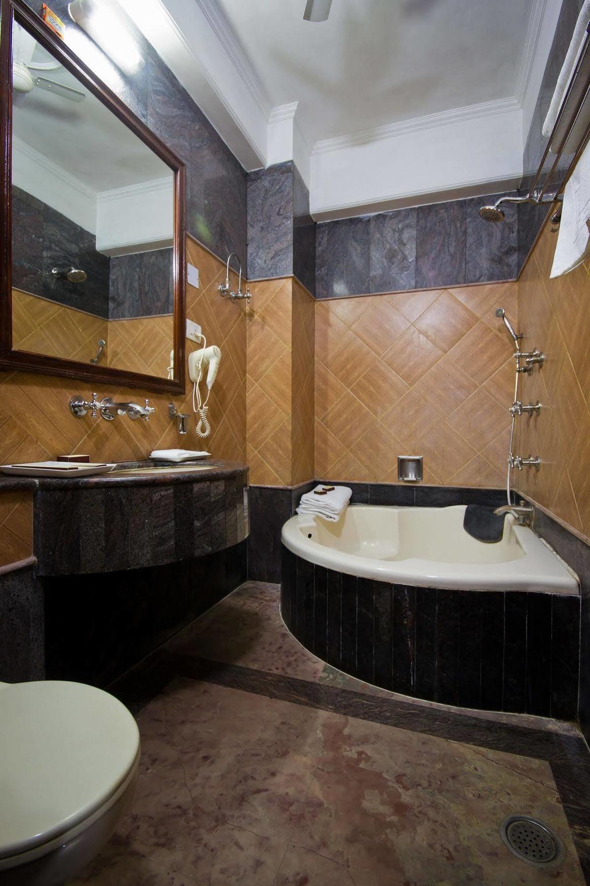 דלהי Hotel Sunstar Grand מראה חיצוני תמונה