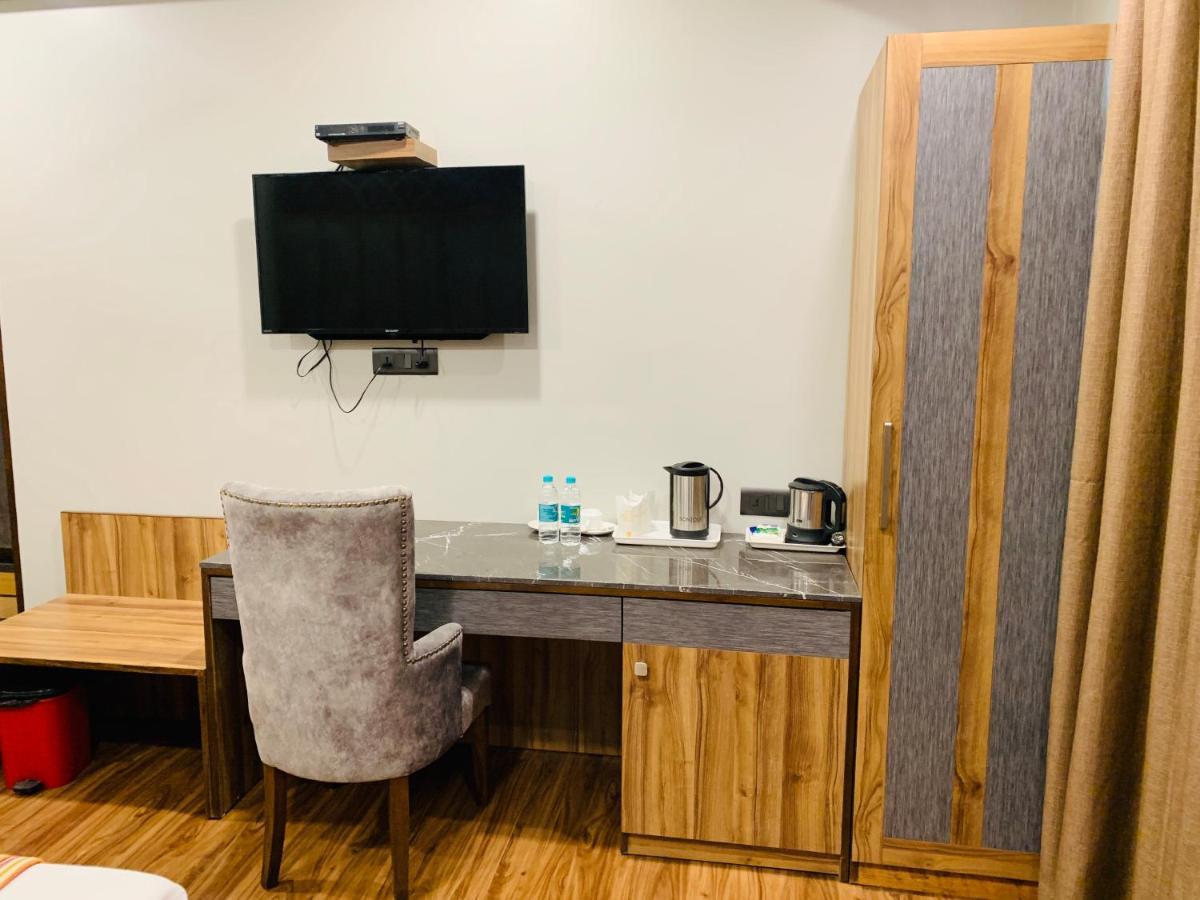דלהי Hotel Sunstar Grand מראה חיצוני תמונה